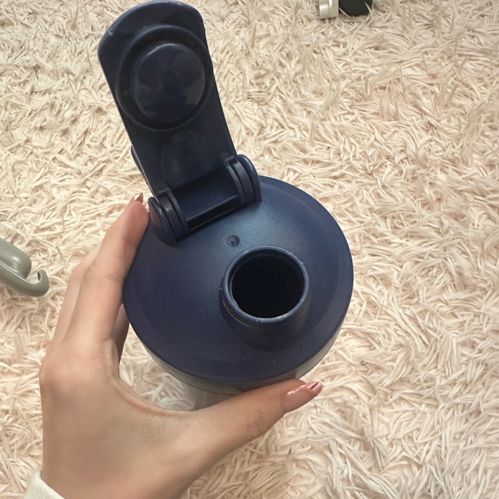 💕 blue Vega protein shaker bottle - Picture 4 of 5